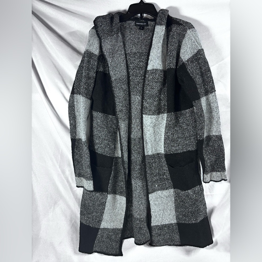 Elegant Hooded Plaid Overcoat in Black and‎ Gray